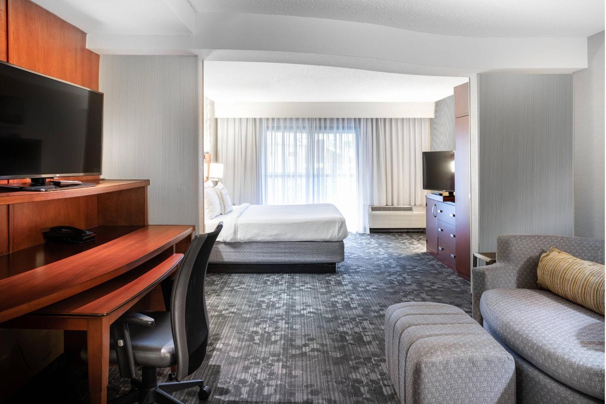 Courtyard By Marriott Denton Hotell Eksteriør bilde